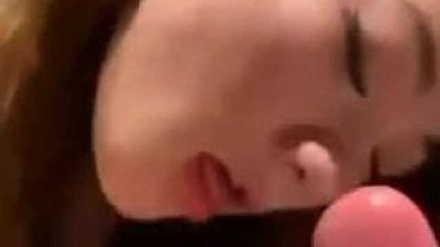 “Để bú cho anh sướng nhé”